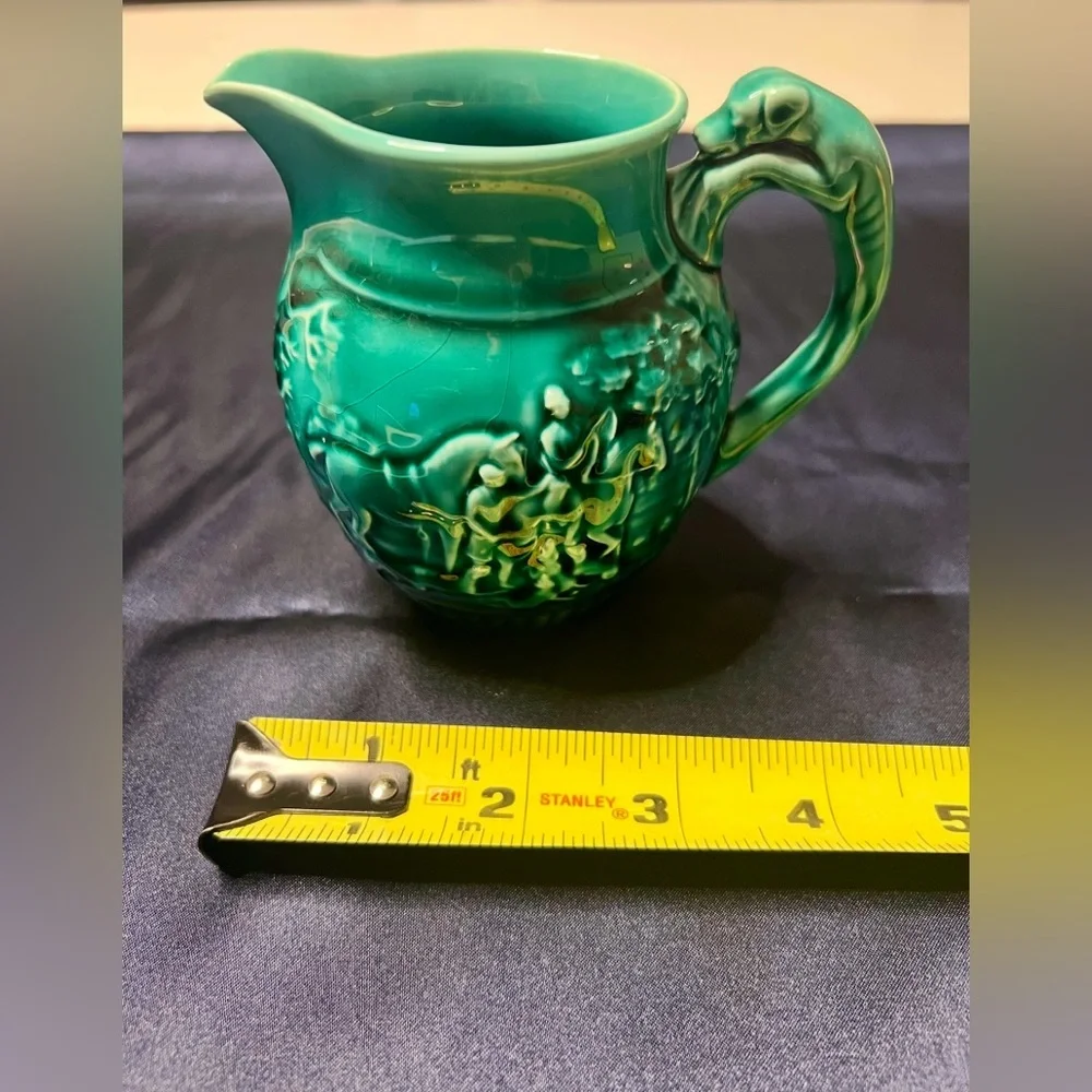 WEDGWOOD QUEENSWARE "PITCHER" GREEN GLAZE HOUND HANDLE WITH HUNT SCENE - Picture 3 of 7